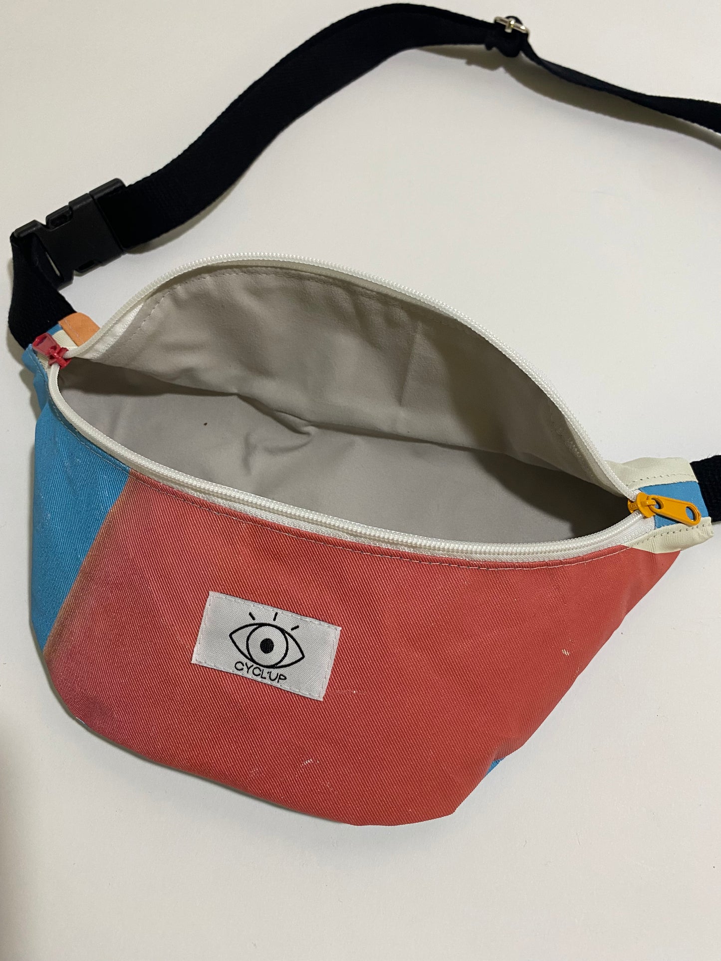 Banane upcyclée imperméable